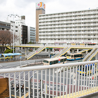 歩道橋からイズミヤ